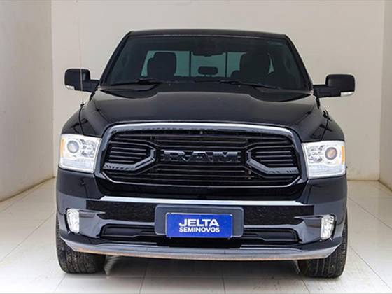 RAM CLASSIC 5.7 V8 GASOLINA LARAMIE NIGHT EDITION CD 4X4 AUTOMÁTICO